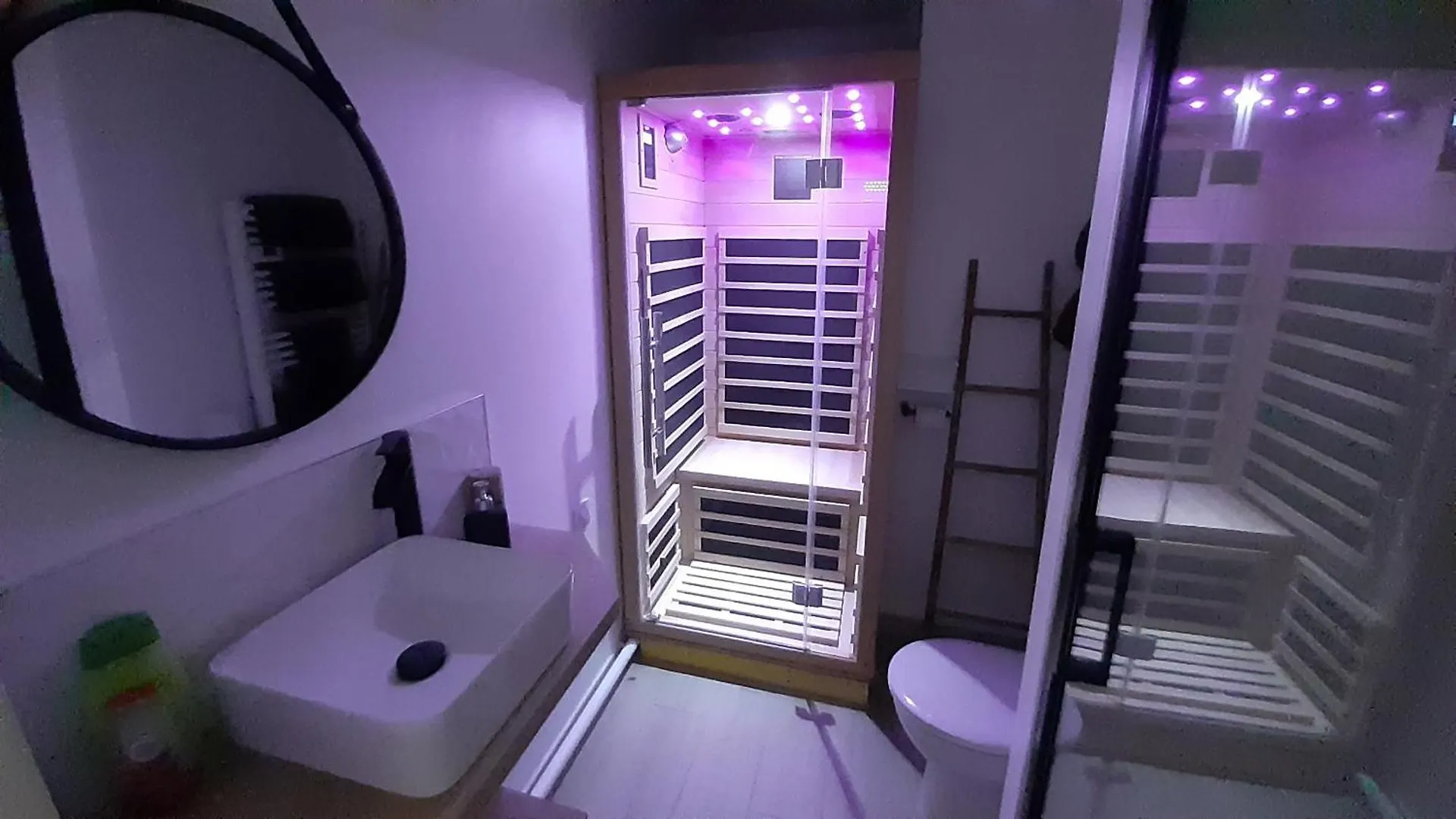 Arty Appart - Sauna En Option, Parking Box Prive, Balcon Saint-Priest  0*, Saint-Priest (Rhone) France